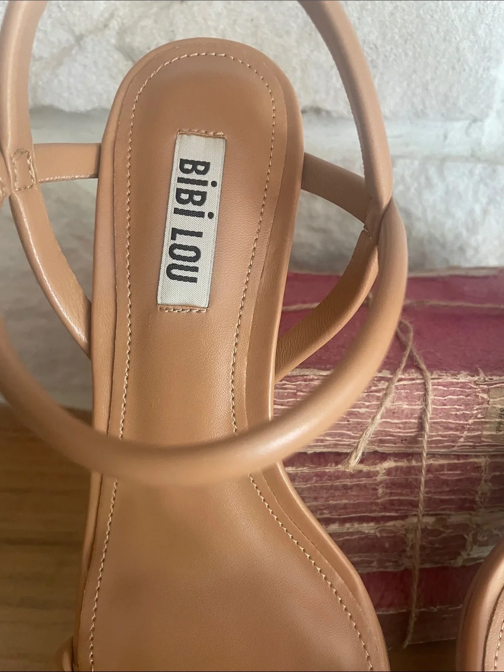 NWT -Bibi Lou camel Simple Strappy Kitten Heels EU36